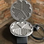 Zubereitung von Waffeln mit Waffeleisen
