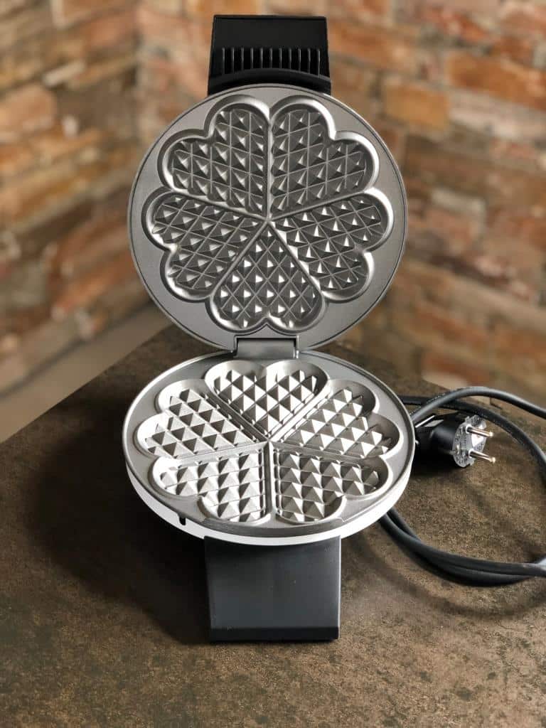 Zubereitung von Waffeln mit Waffeleisen
